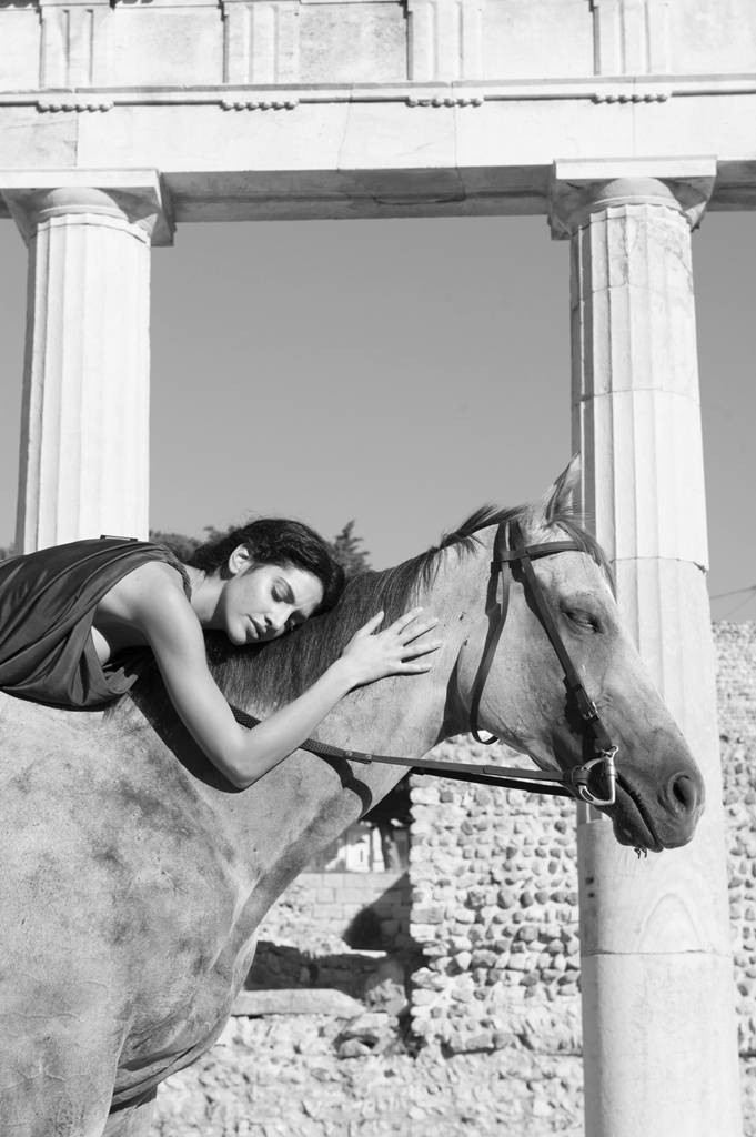 Φωτό: Calliope από την έκθεσή της στην γκαλερί Ζουμπουλάκη Φωτό: Calliope από την έκθεσή της στην γκαλερί Ζουμπουλάκη